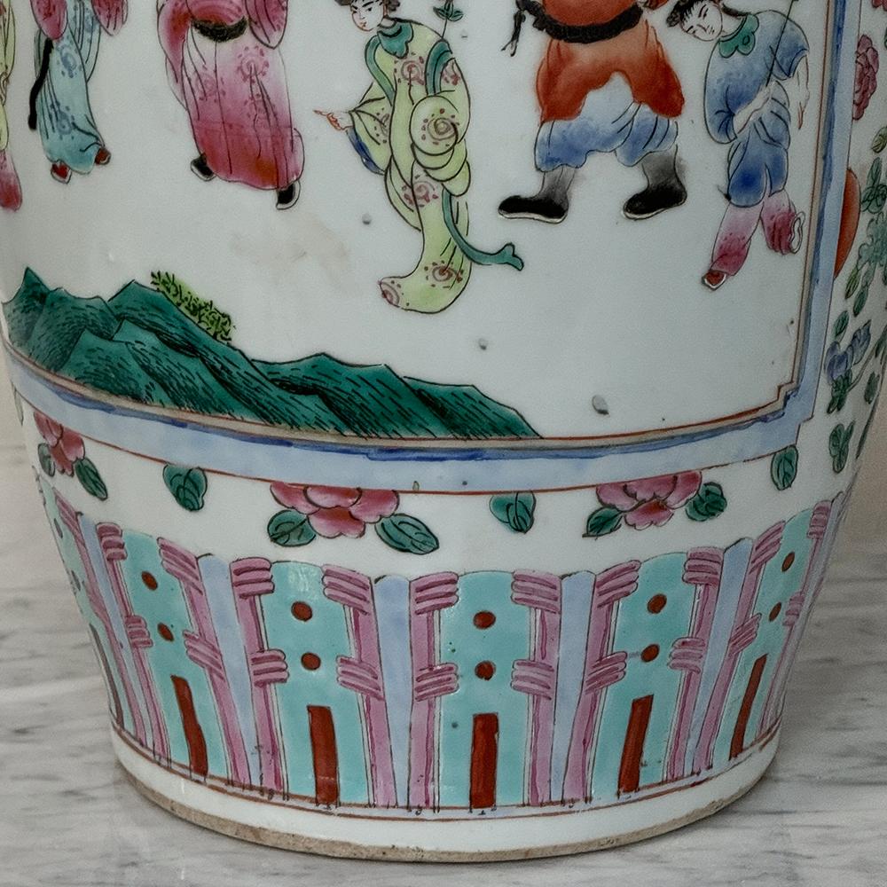 Paire de vases chinois peints à la main du 19ème siècle en vente 3