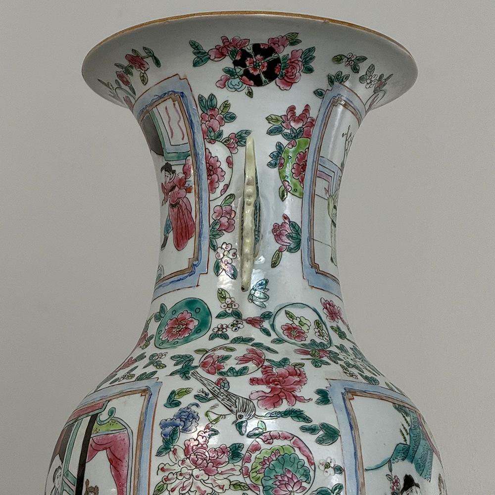 Paire de vases chinois peints à la main du 19ème siècle en vente 4