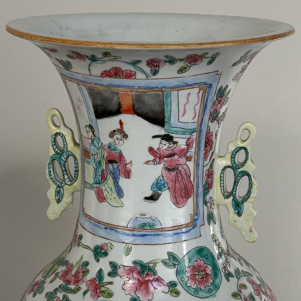 Paire de vases chinois peints à la main du 19ème siècle en vente 6