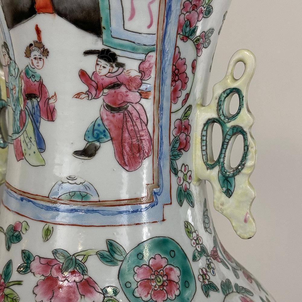 Paire de vases chinois peints à la main du 19ème siècle en vente 8