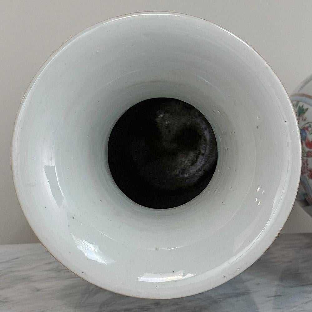 Paire de vases chinois peints à la main du 19ème siècle en vente 10