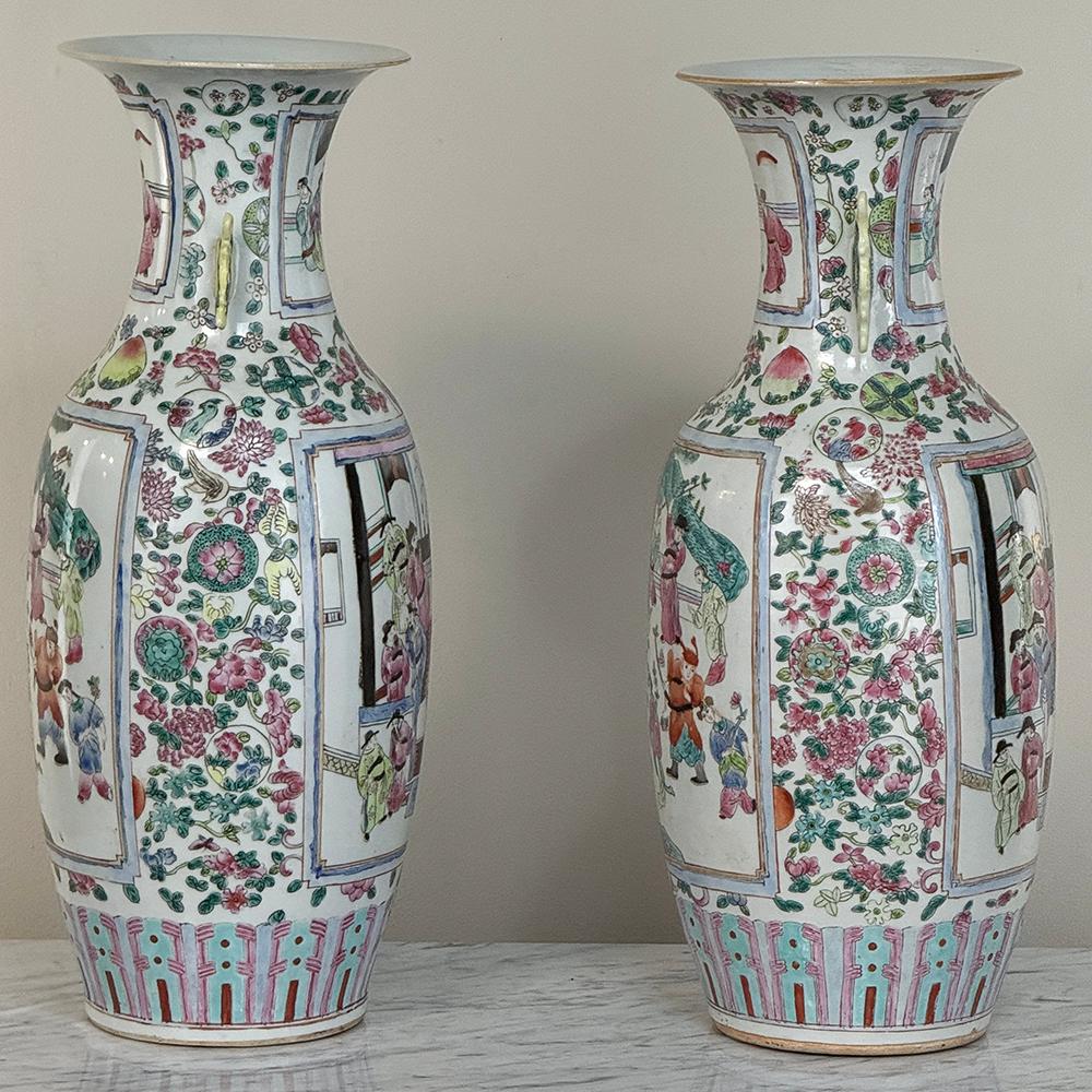 Chinois Paire de vases chinois peints à la main du 19ème siècle en vente