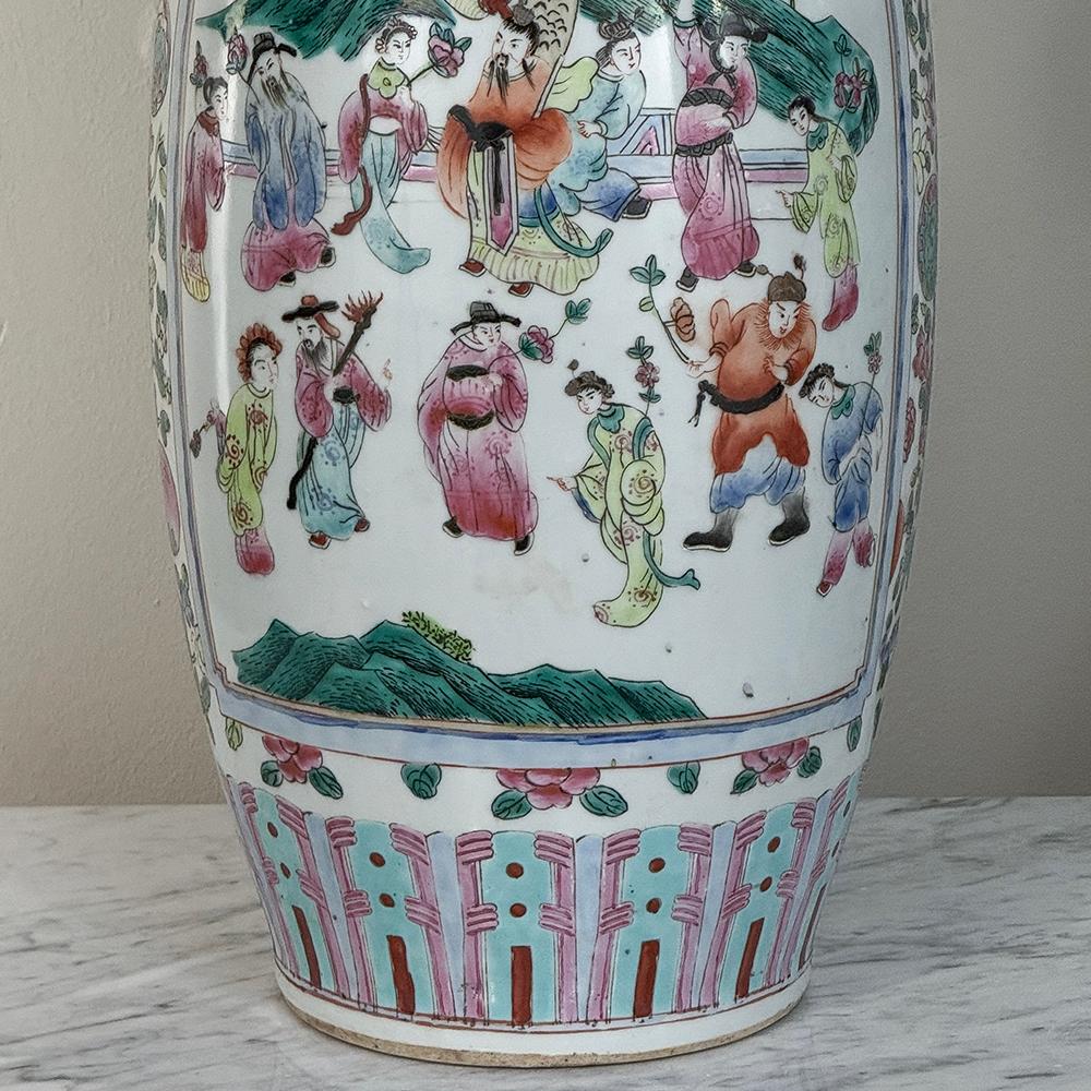 Paire de vases chinois peints à la main du 19ème siècle Bon état - En vente à Dallas, TX