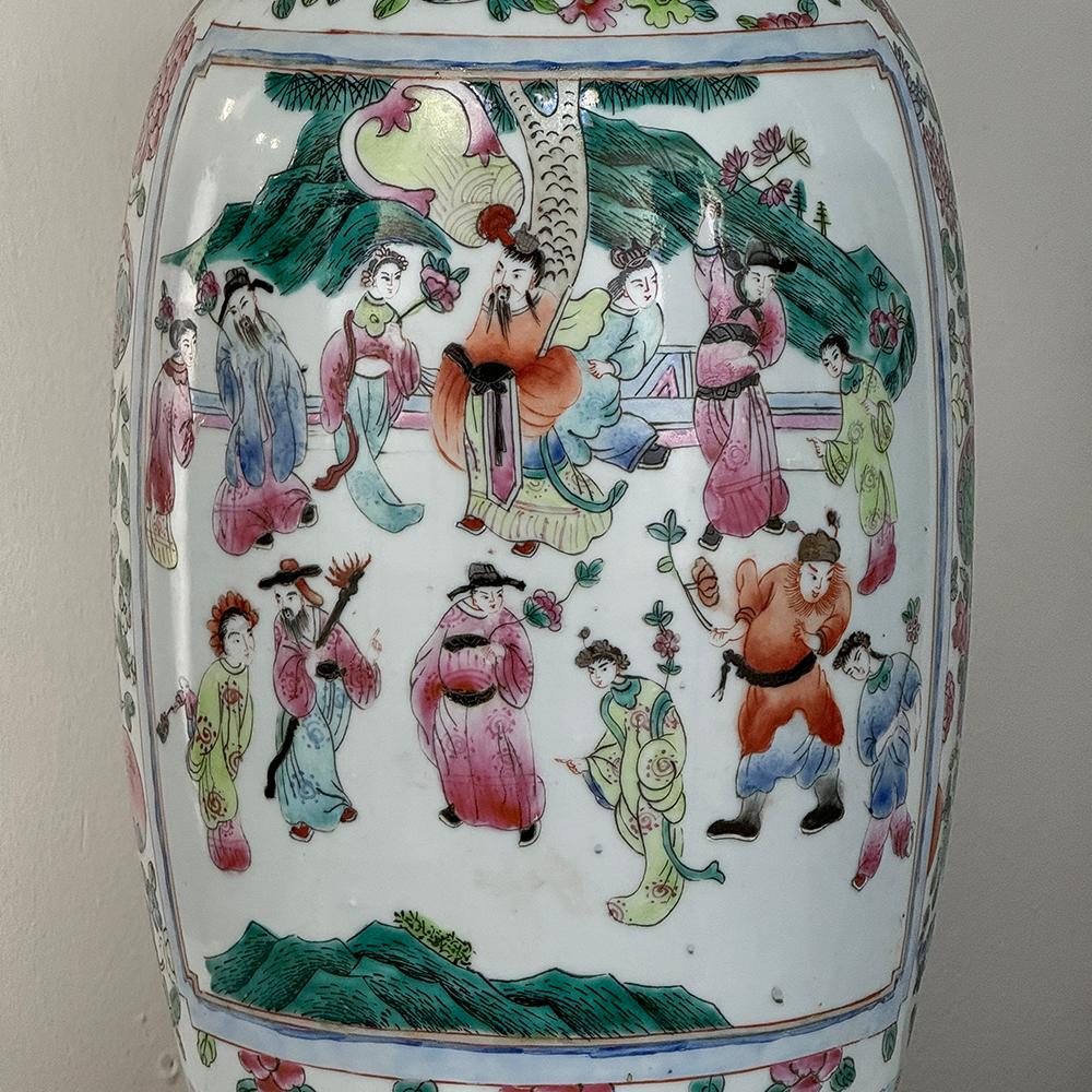 Paire de vases chinois peints à la main du 19ème siècle en vente 1