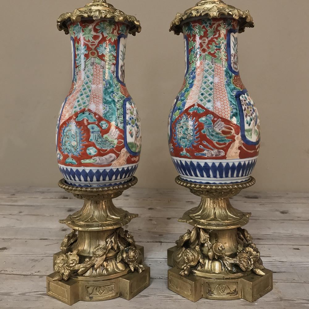 Pair of 19th Century Hand Painted Porcelain and Bronze Oil Lanterns For Sale 3