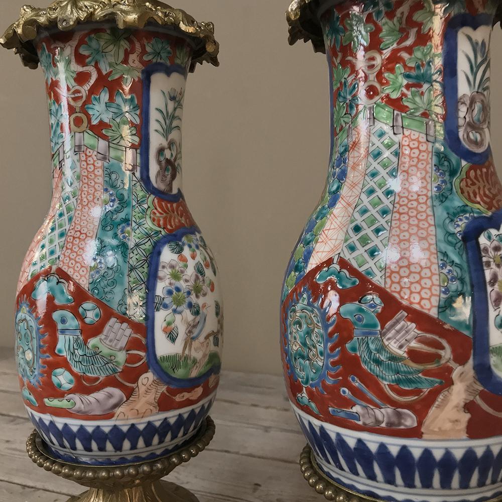 Pair of 19th Century Hand Painted Porcelain and Bronze Oil Lanterns For Sale 4