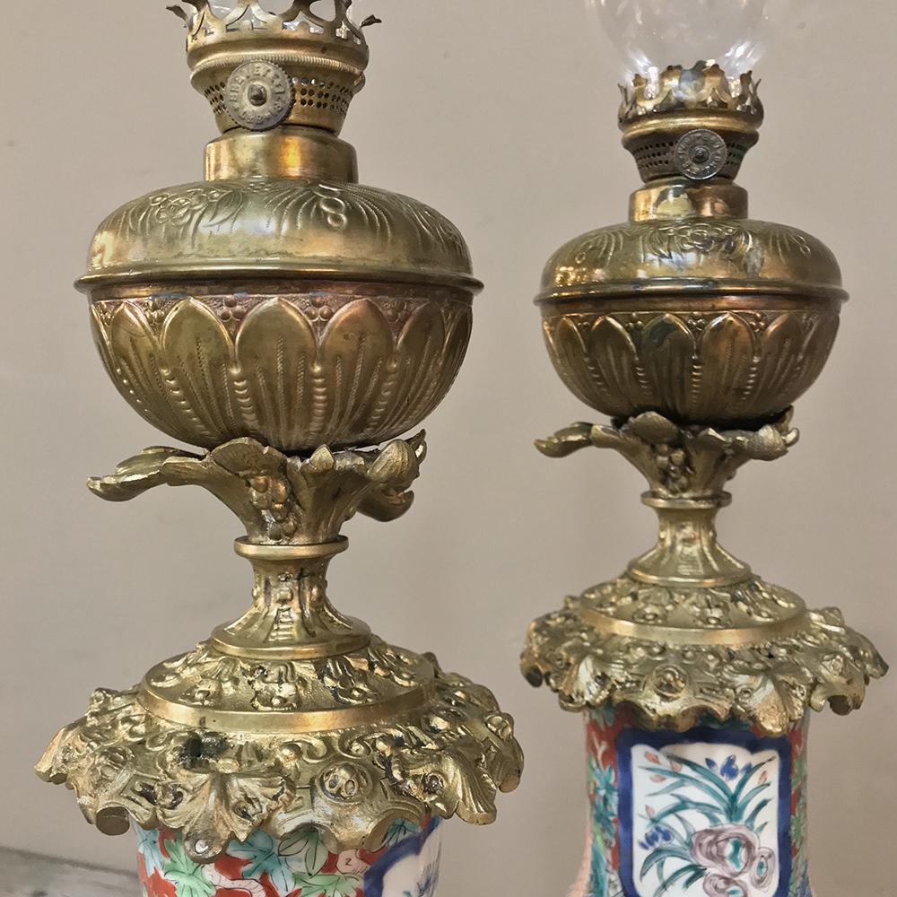 Pair of 19th Century Hand Painted Porcelain and Bronze Oil Lanterns For Sale 5