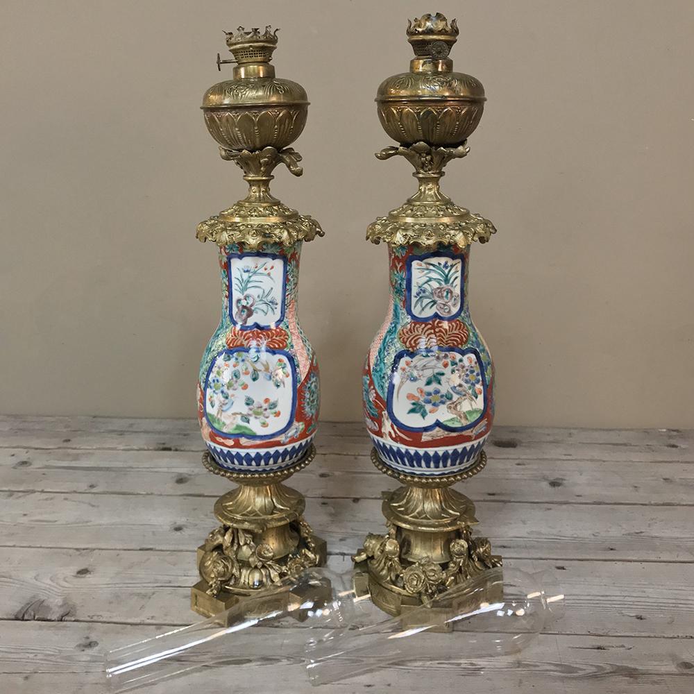 Pair of 19th Century Hand Painted Porcelain and Bronze Oil Lanterns For Sale 6