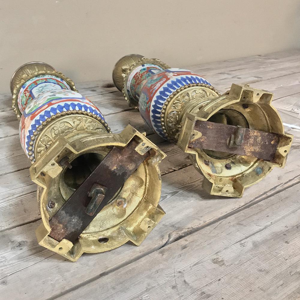 Pair of 19th Century Hand Painted Porcelain and Bronze Oil Lanterns For Sale 7