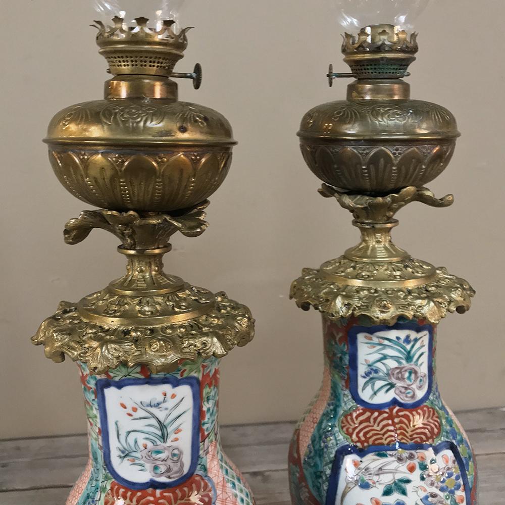 Pair of 19th Century Hand Painted Porcelain and Bronze Oil Lanterns In Good Condition For Sale In Dallas, TX