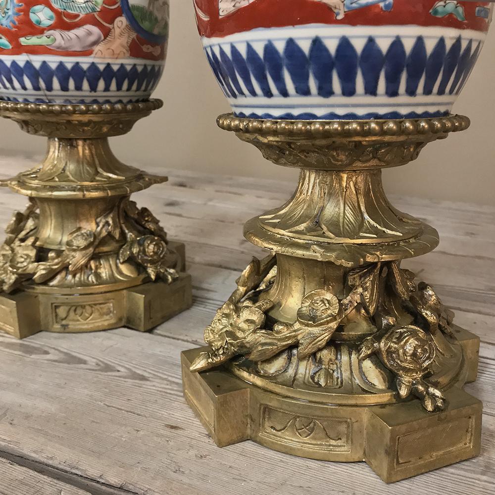 Pair of 19th Century Hand Painted Porcelain and Bronze Oil Lanterns For Sale 2