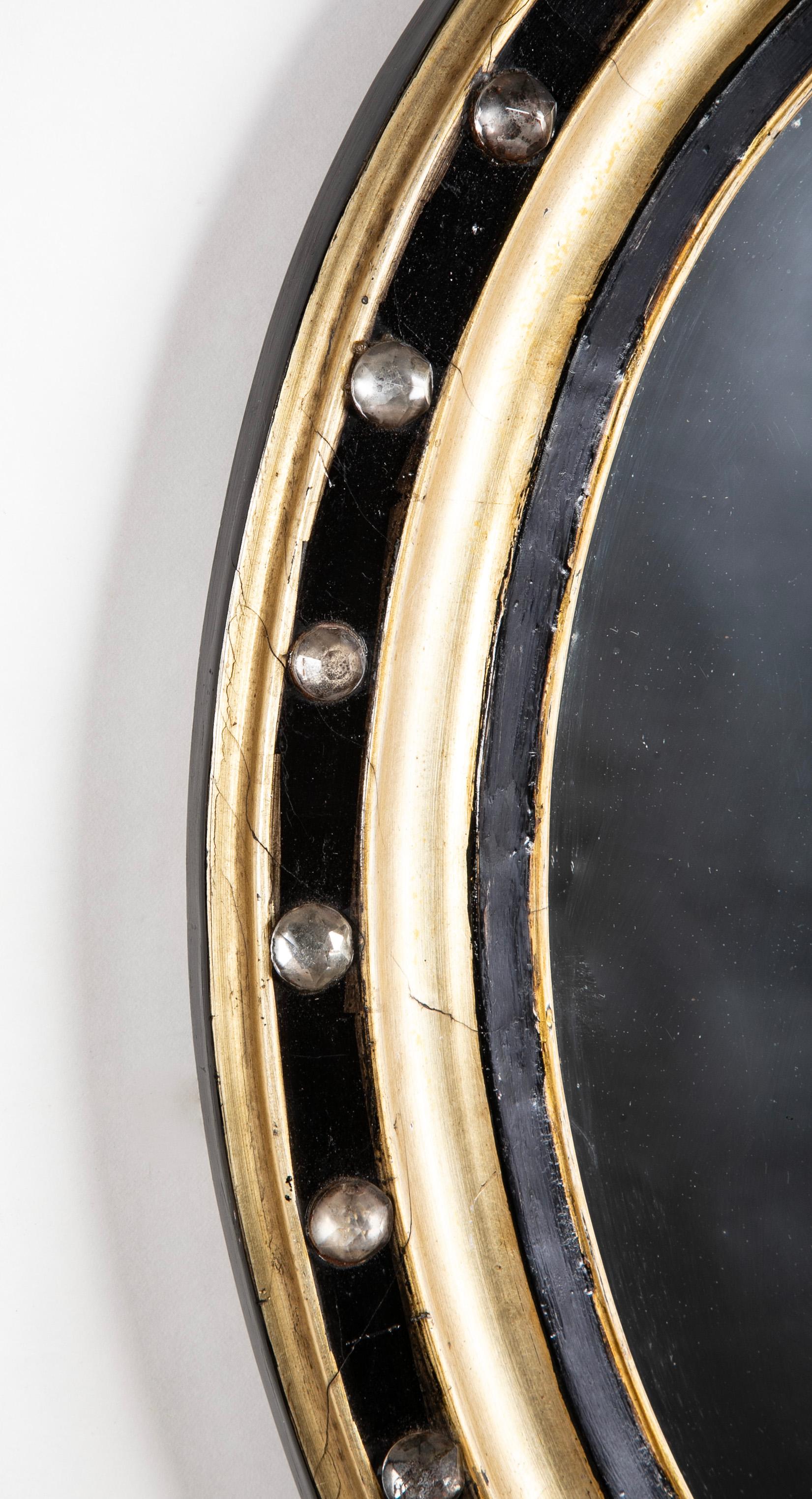 Paar irische vergoldete und ebonisierte ovale Spiegel des 19. Jahrhunderts mit facettierten Kristallen im Zustand „Gut“ im Angebot in Stamford, CT