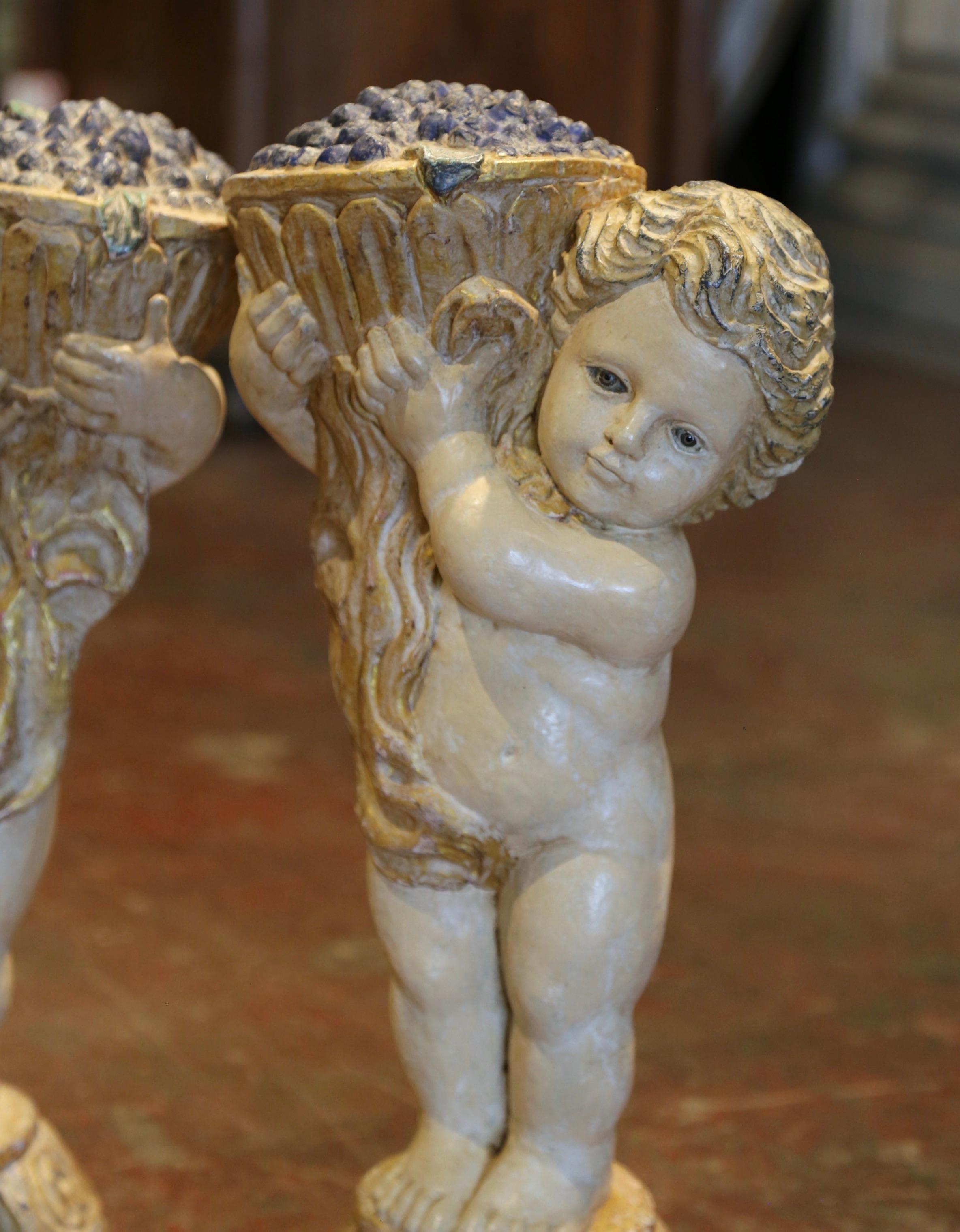 Italiano Coppia di statue di giovani Bacco intagliate, policrome e dipinte del XIX secolo in vendita