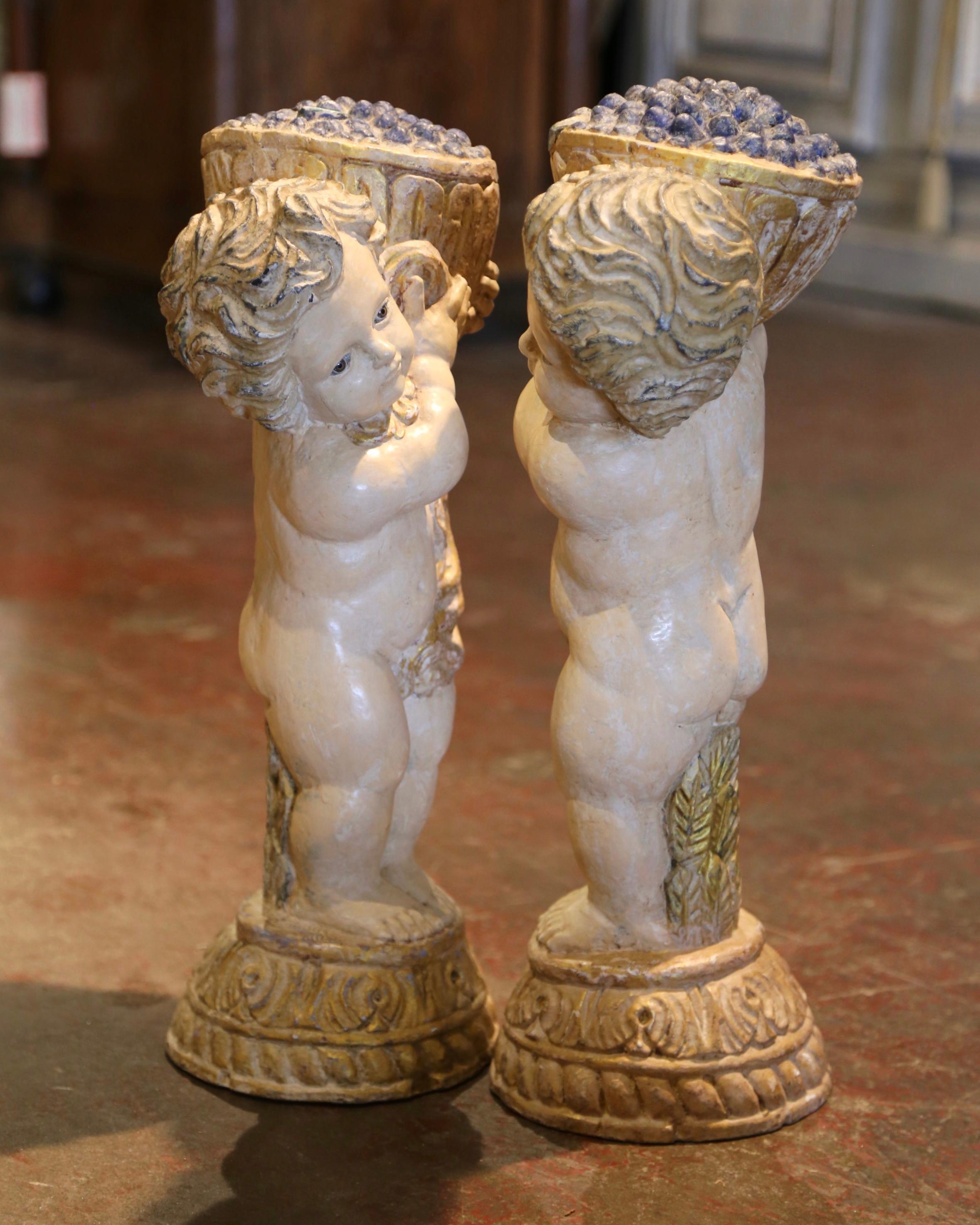 Quercia Coppia di statue di giovani Bacco intagliate, policrome e dipinte del XIX secolo in vendita