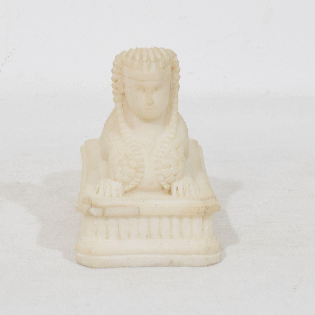 Paire de sphinx en albâtre du Grand Tour d'Italie du XIXe siècle en vente 8