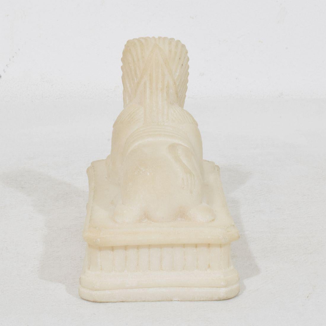 Paire de sphinx en albâtre du Grand Tour d'Italie du XIXe siècle en vente 10