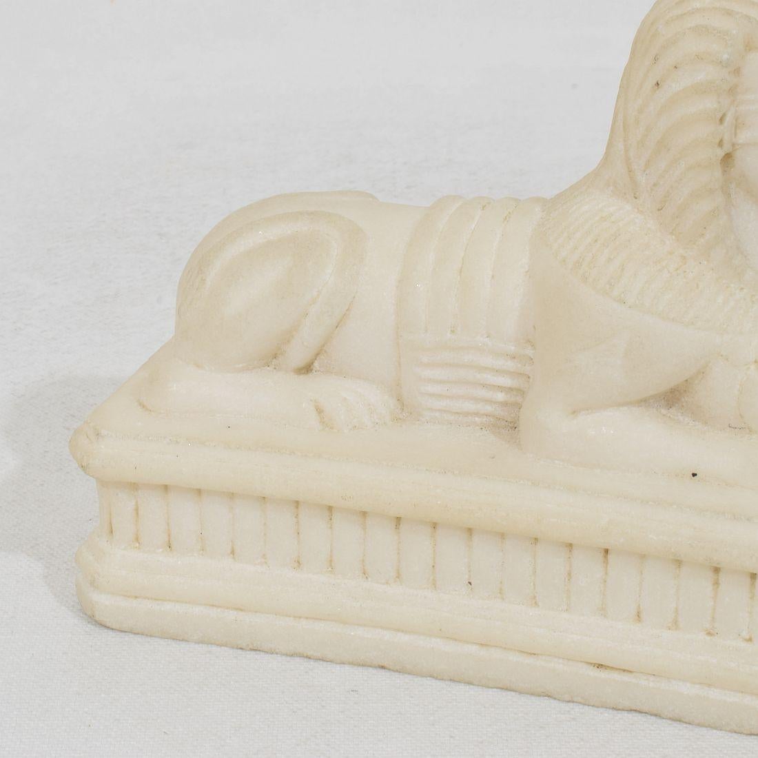 Paire de sphinx en albâtre du Grand Tour d'Italie du XIXe siècle en vente 12