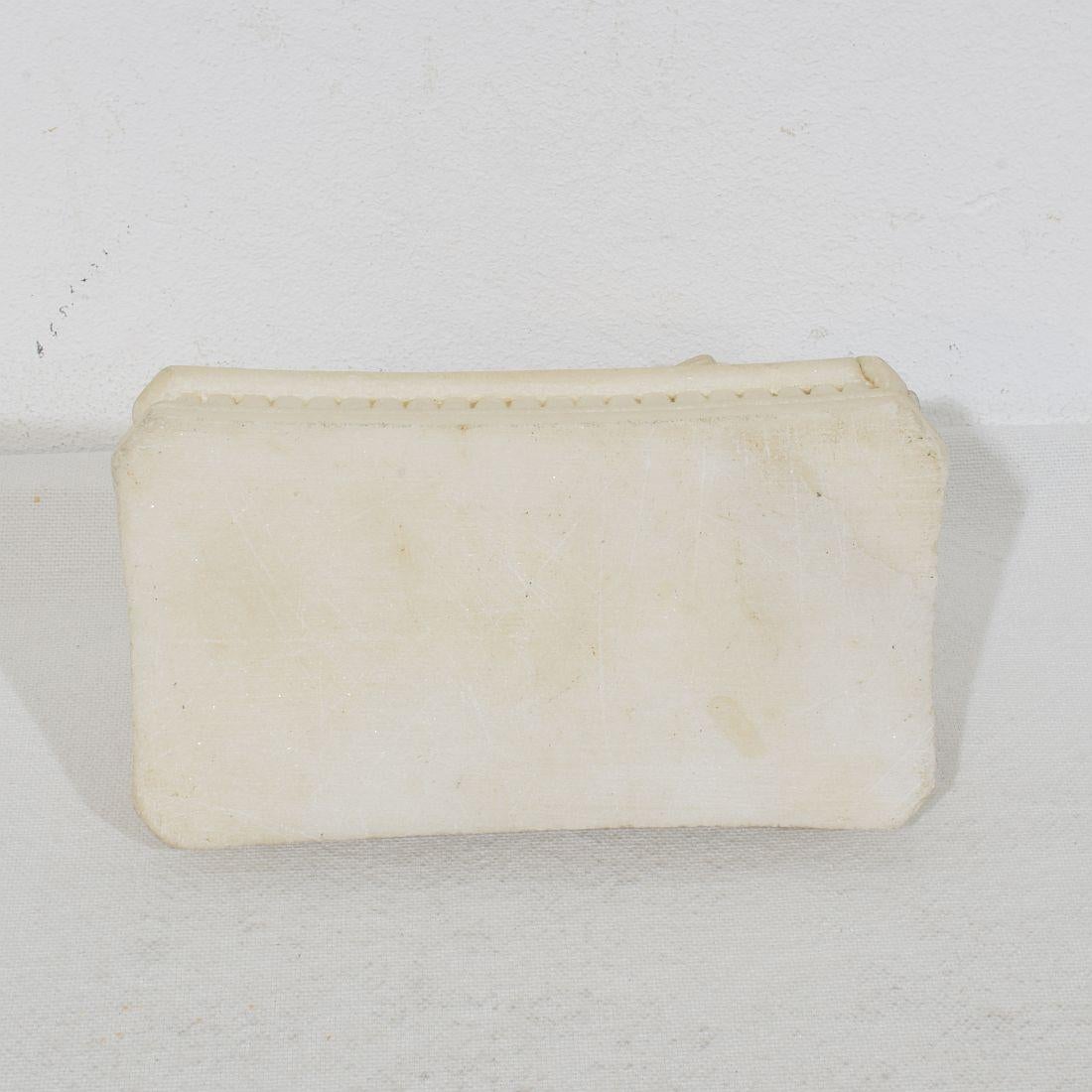 Paire de sphinx en albâtre du Grand Tour d'Italie du XIXe siècle en vente 14