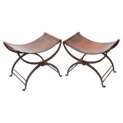 Paire de tabourets curules en cuir et fer forgé italiens du 19e siècle
