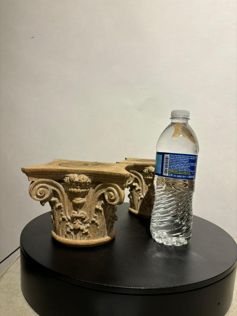 Paire de chapiteaux corinthiens miniatures sculptés italiens du 19e siècle en vente 6