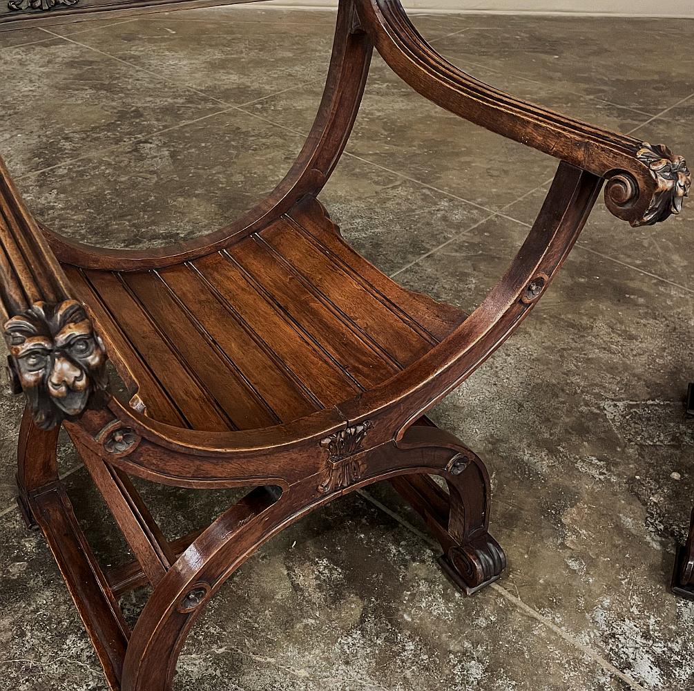 Noyer Paire de fauteuils de la Renaissance italienne du 19ème siècle ~ Dagoberts en vente
