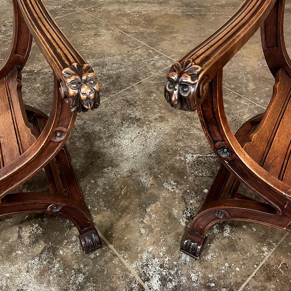 Paire de fauteuils de la Renaissance italienne du 19ème siècle ~ Dagoberts en vente 3