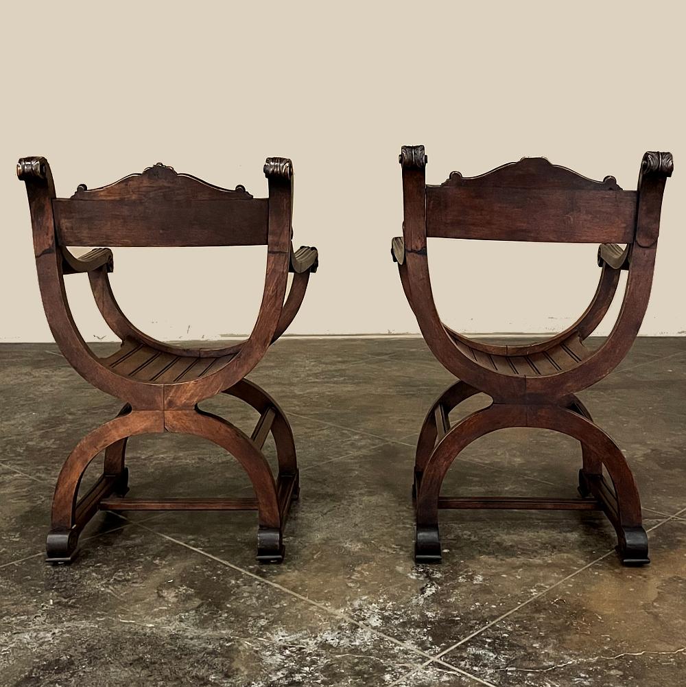 Paire de fauteuils de la Renaissance italienne du 19ème siècle ~ Dagoberts en vente 7