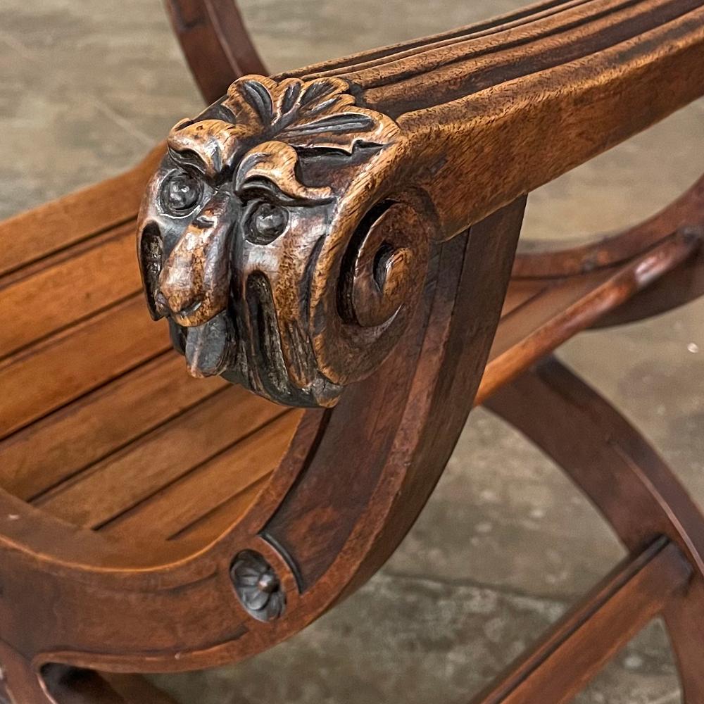 Sculpté à la main Paire de fauteuils de la Renaissance italienne du 19ème siècle ~ Dagoberts en vente