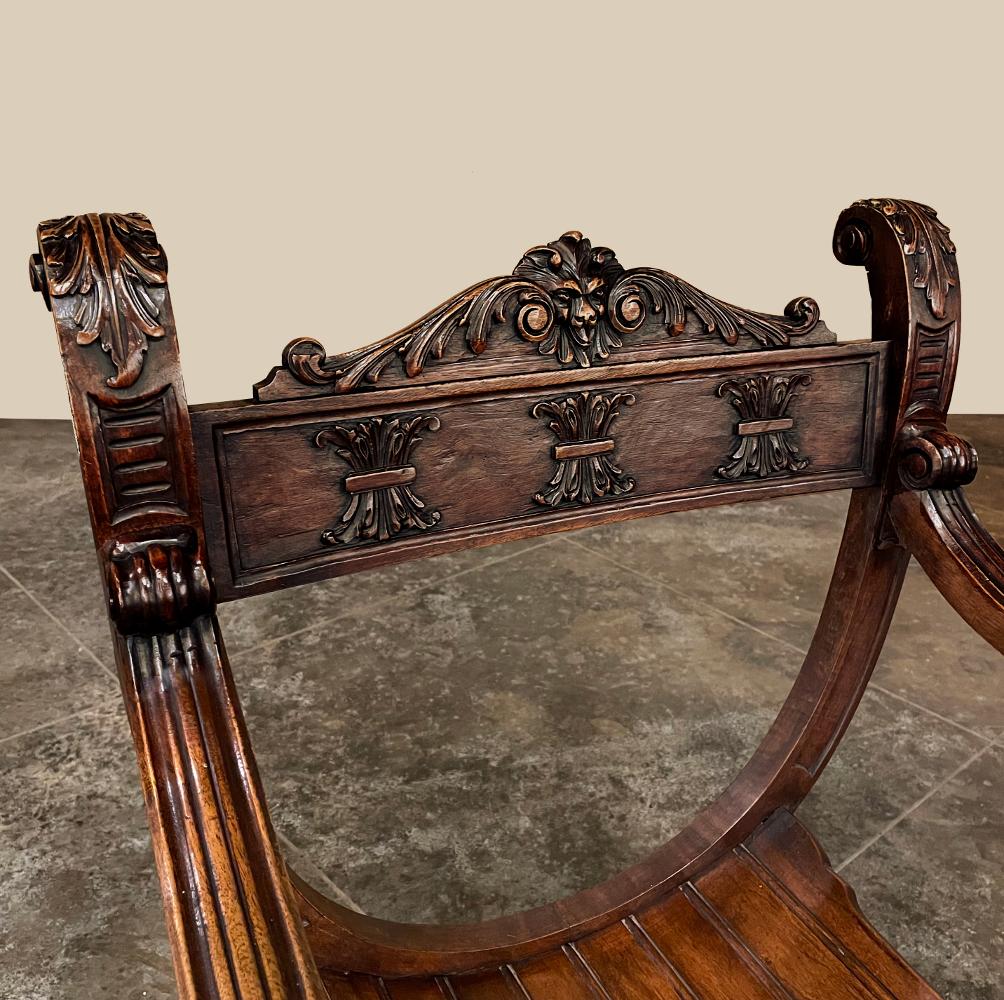 XIXe siècle Paire de fauteuils de la Renaissance italienne du 19ème siècle ~ Dagoberts en vente