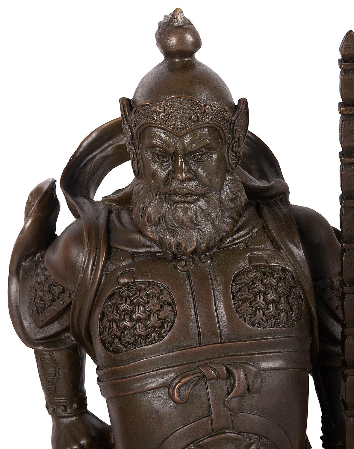 Japonais Paire de statues en bronze japonaises du 19e siècle représentant des guerriers samouraïs