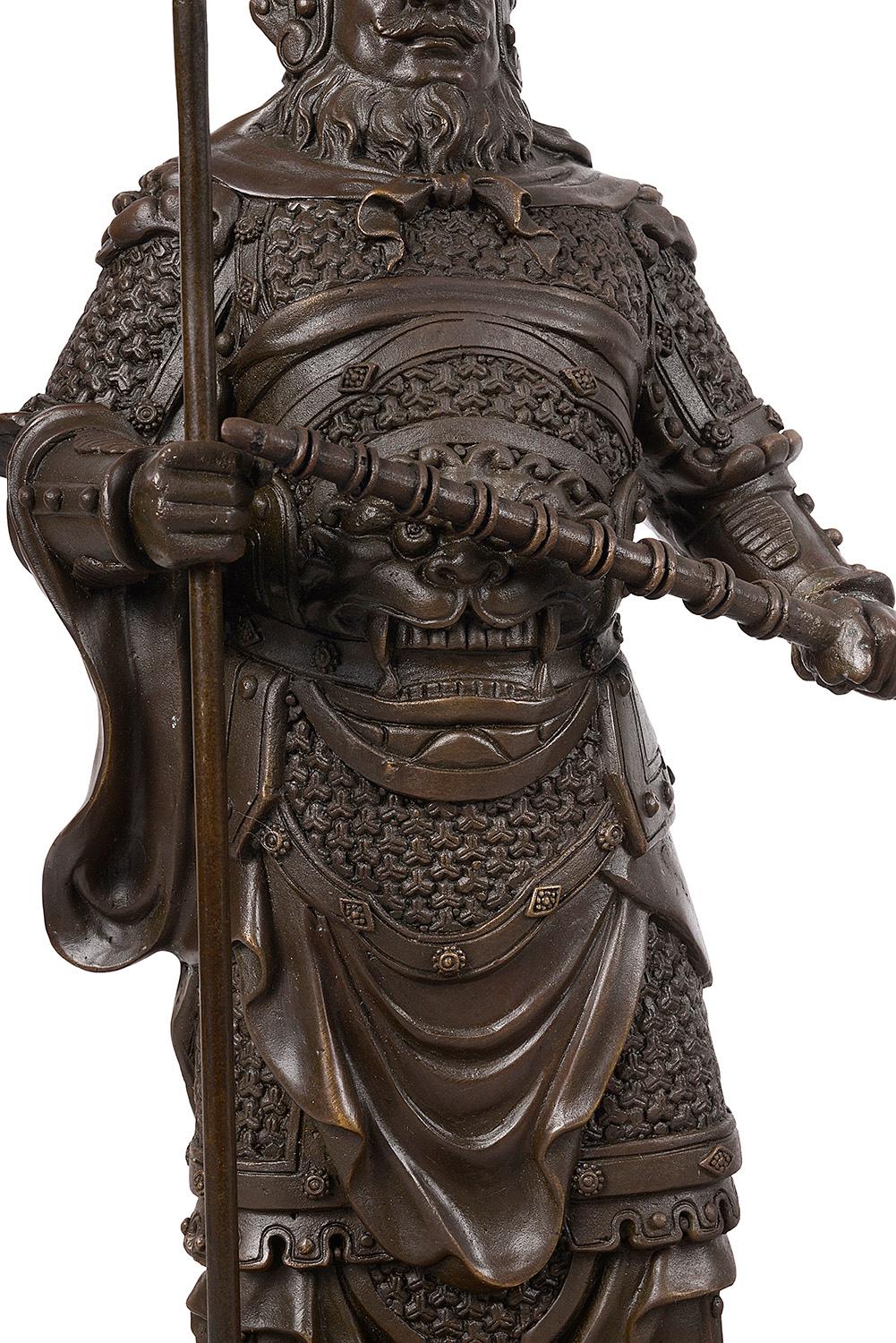 Paire de statues en bronze japonaises du 19e siècle représentant des guerriers samouraïs 1