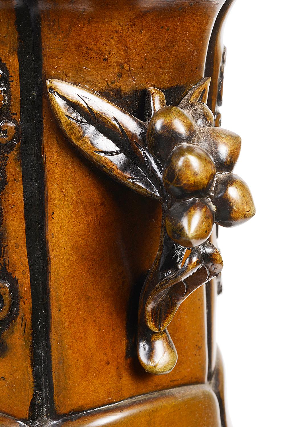 Coppia di vasi in bronzo giapponesi del XIX secolo in vendita 2