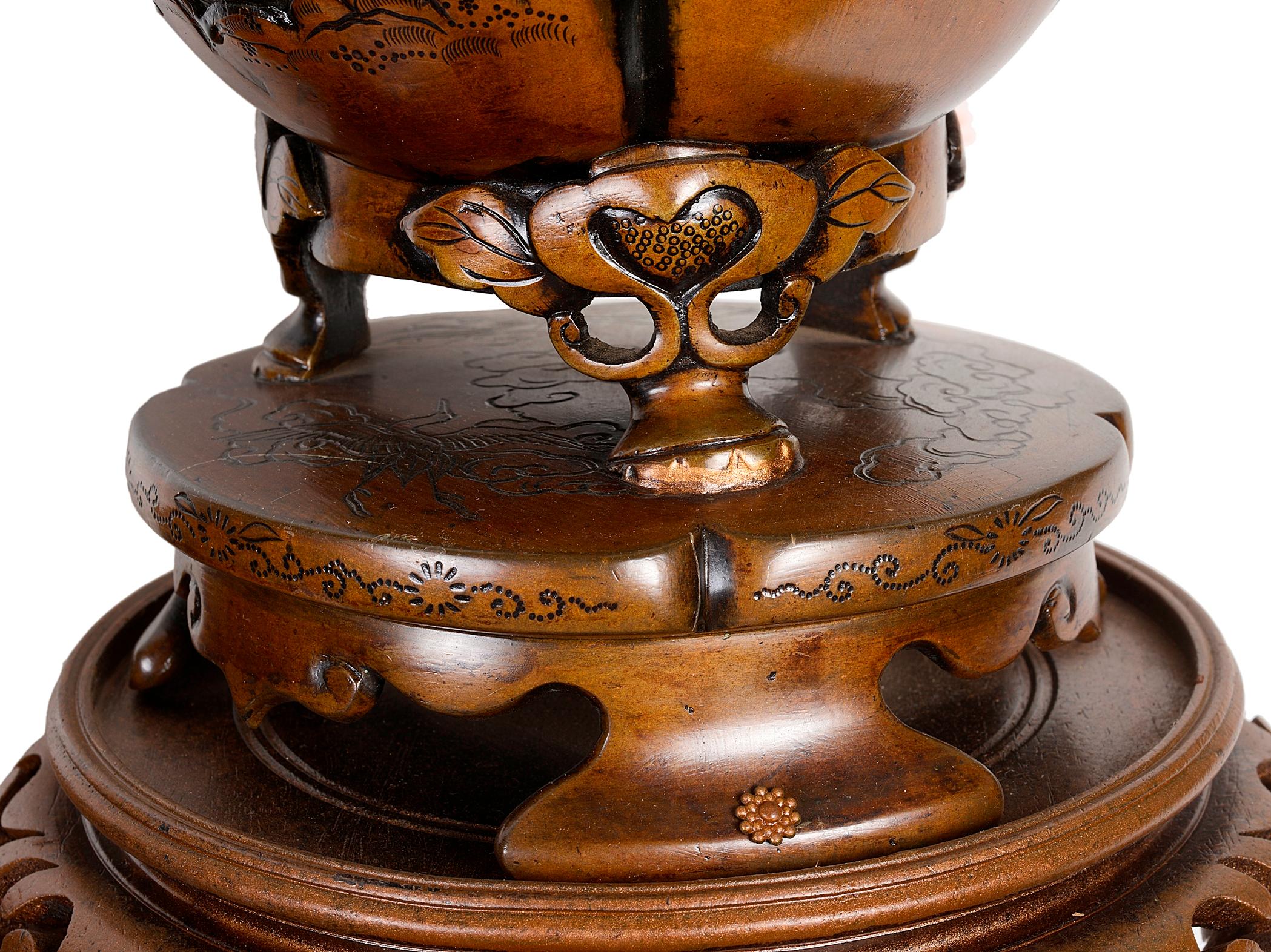 Paar japanische Bronzevasen aus dem 19. Jahrhundert im Angebot 4