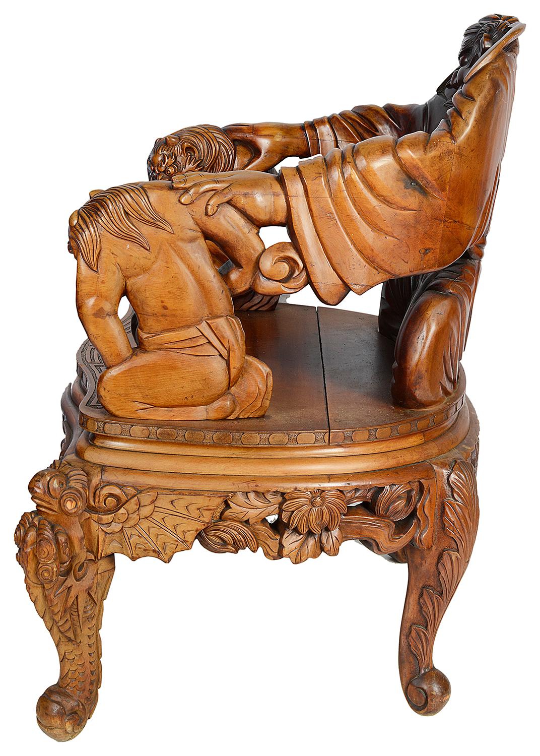 20ième siècle Fauteuils japonais en bois sculpté de la période Meiji, vers 1900 en vente