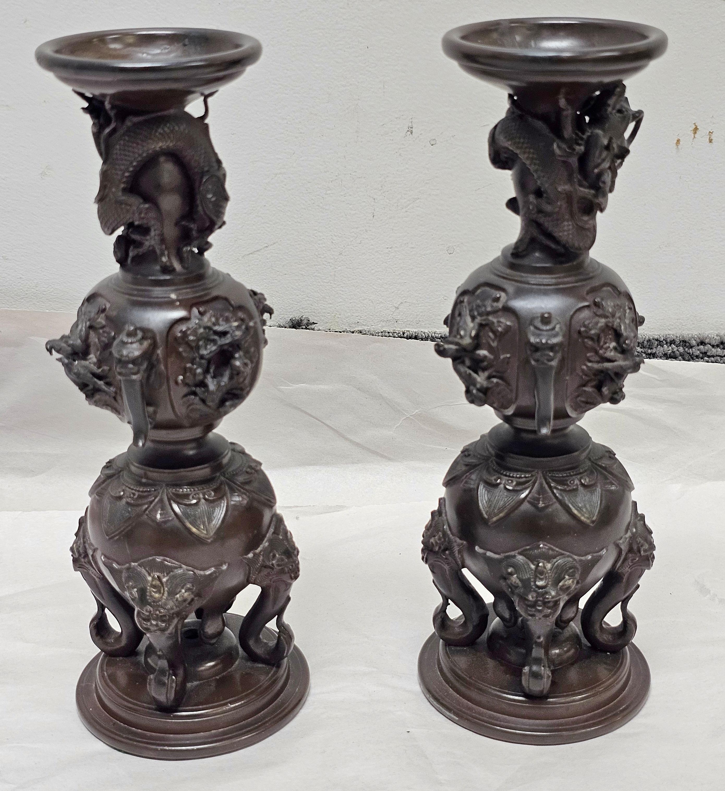 Japonais Paire d'encensoirs en bronze japonais Meiji du 19e siècle en vente
