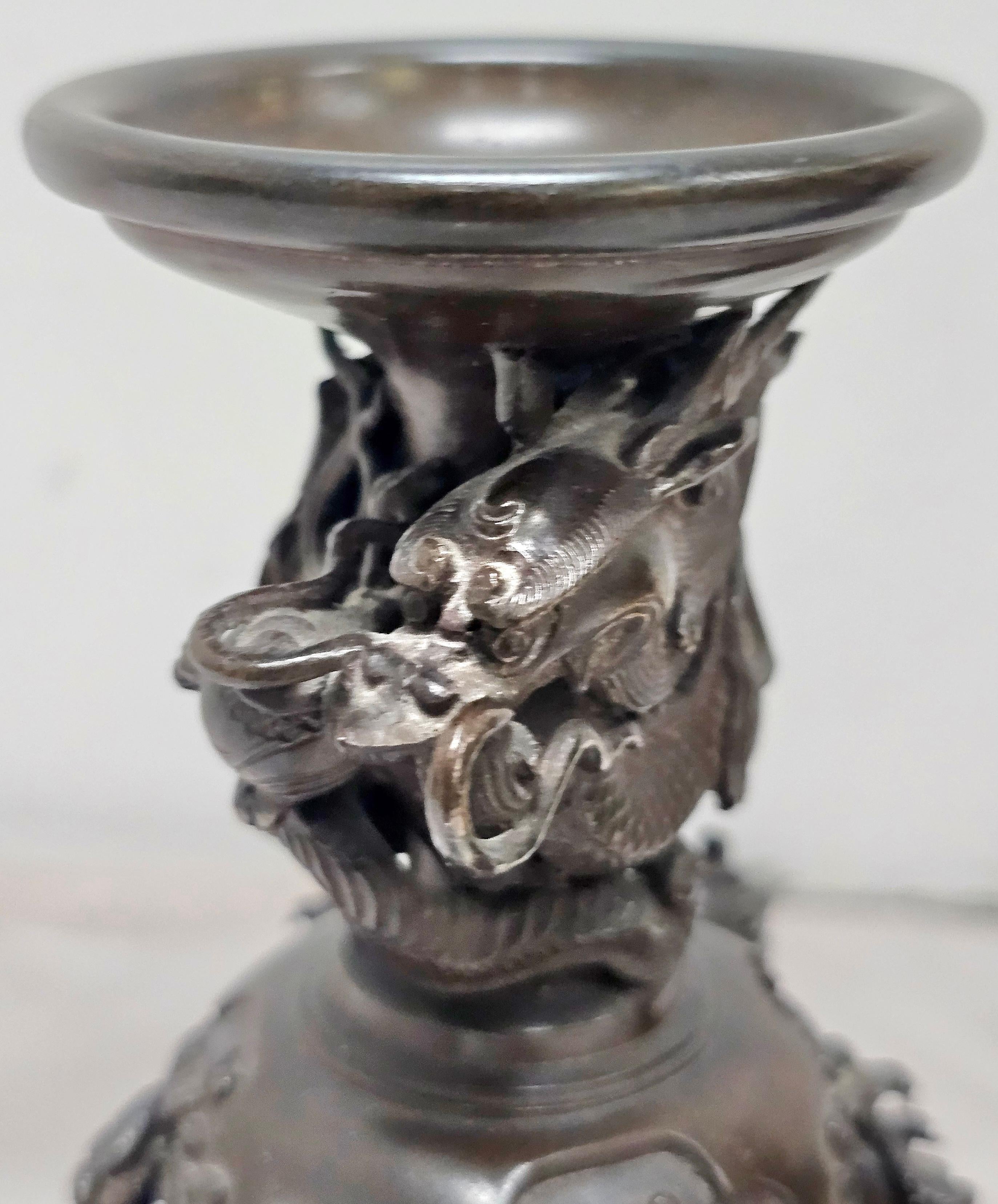 Bronze Paire d'encensoirs en bronze japonais Meiji du 19e siècle en vente