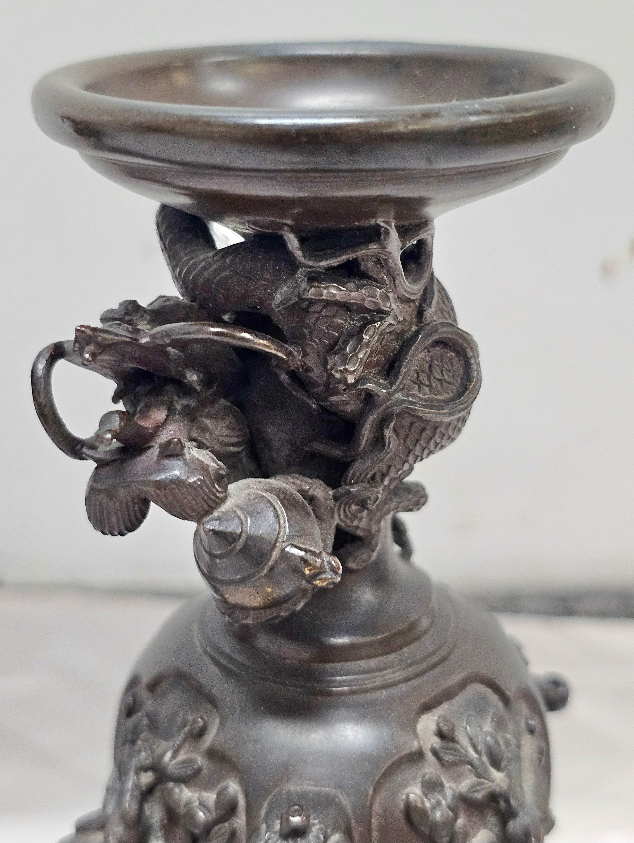 Paire d'encensoirs en bronze japonais Meiji du 19e siècle en vente 1