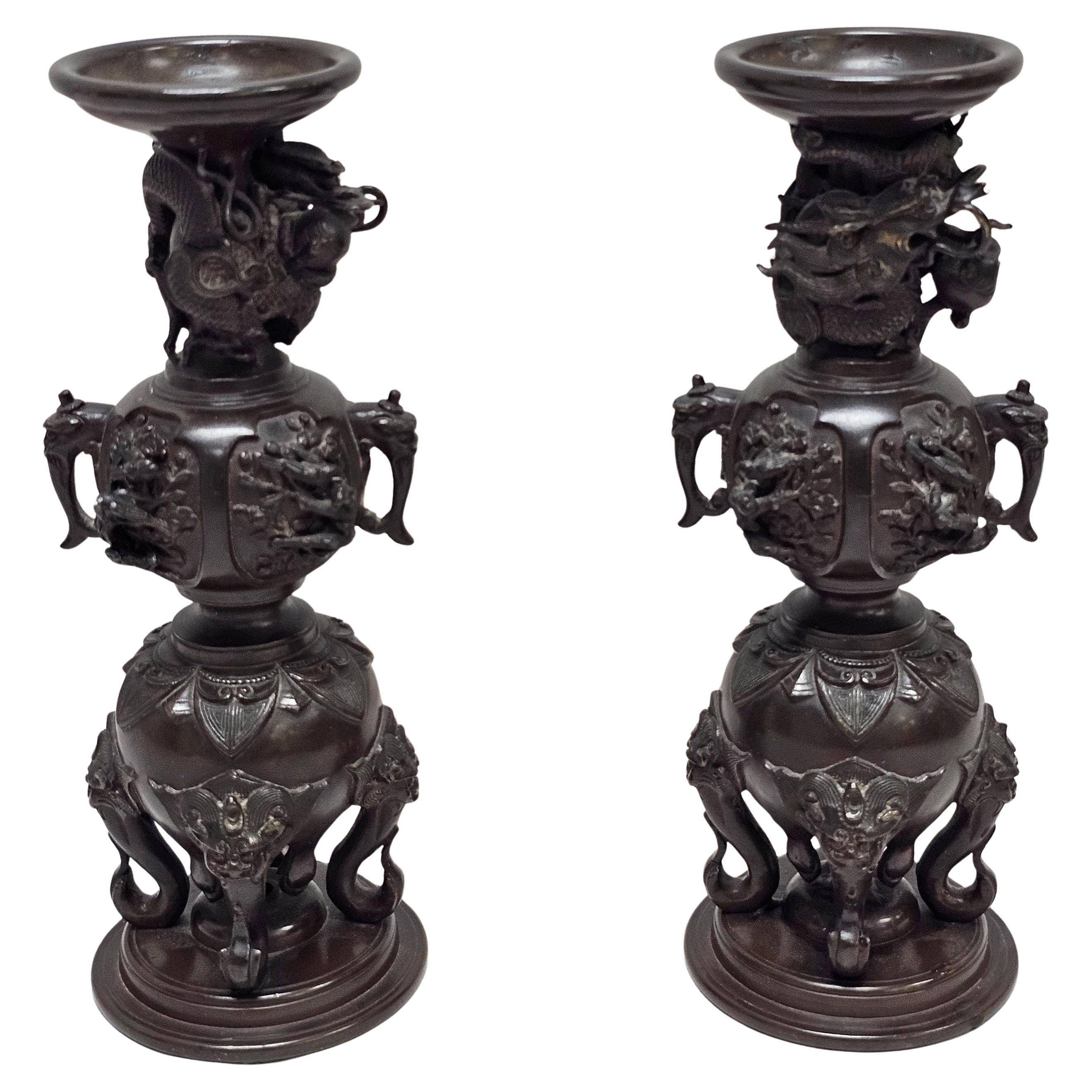 Paire d'encensoirs en bronze japonais Meiji du 19e siècle en vente