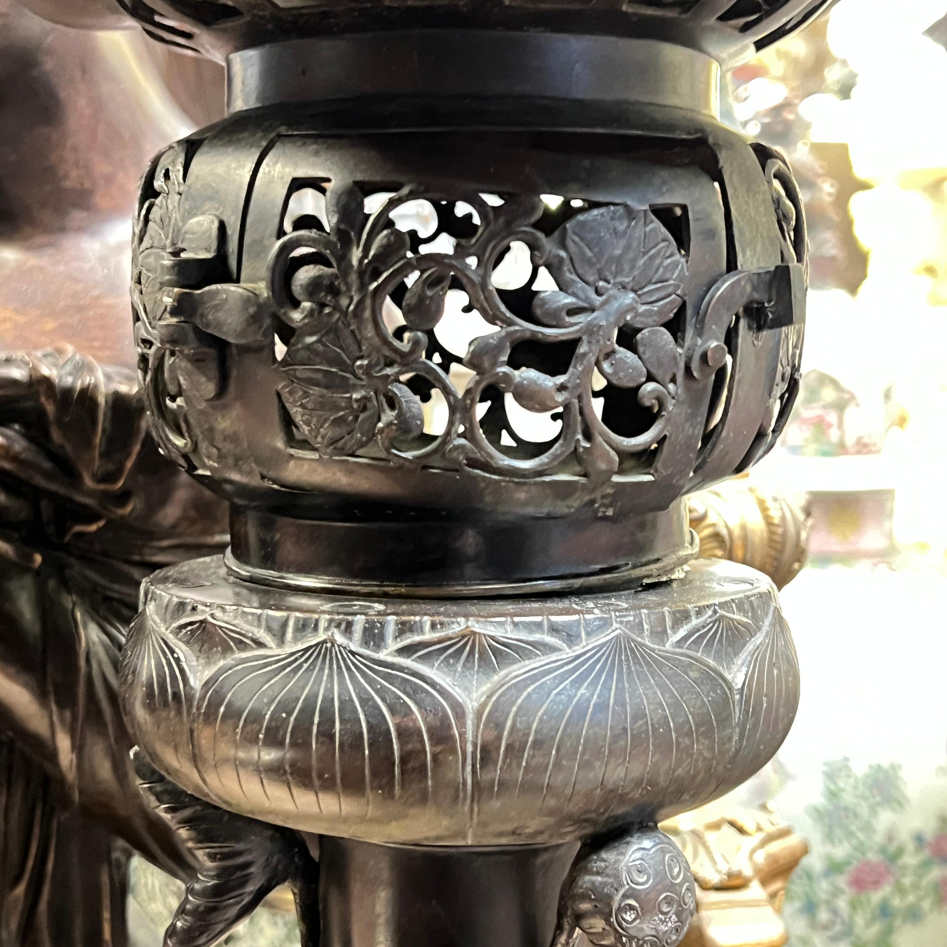 Pair 19th Century Japanese Meiji Bronze Lilly Pad Form Table Lamps For Sale 6