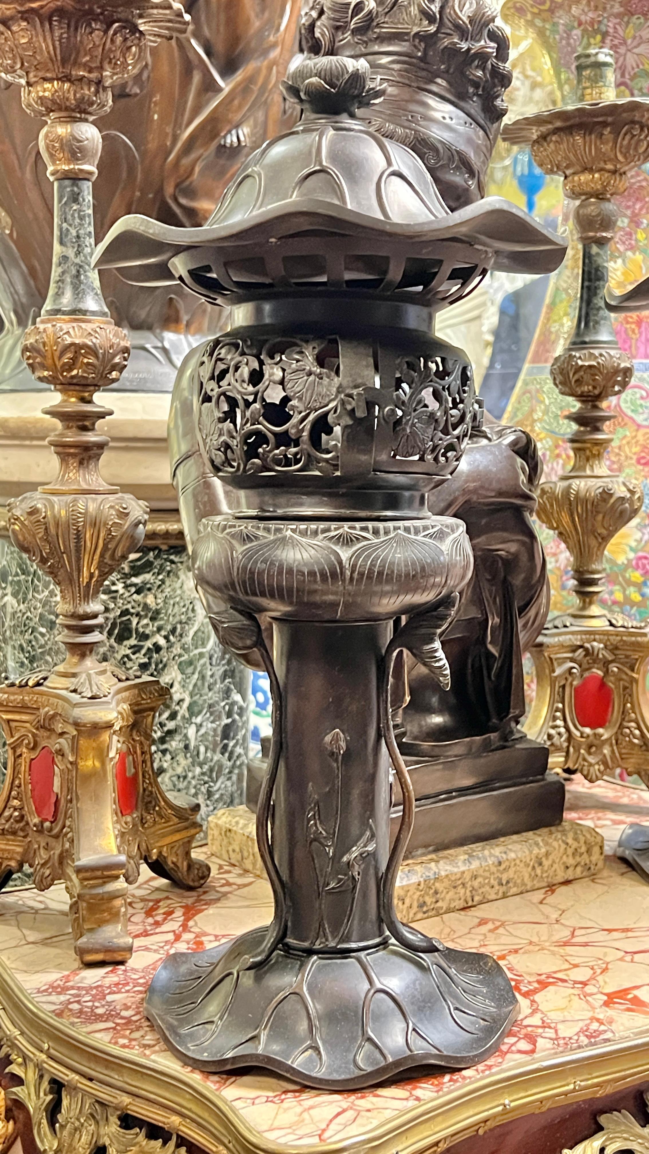 Patinated Pair 19th Century Japanese Meiji Bronze Lilly Pad Form Table Lamps For Sale