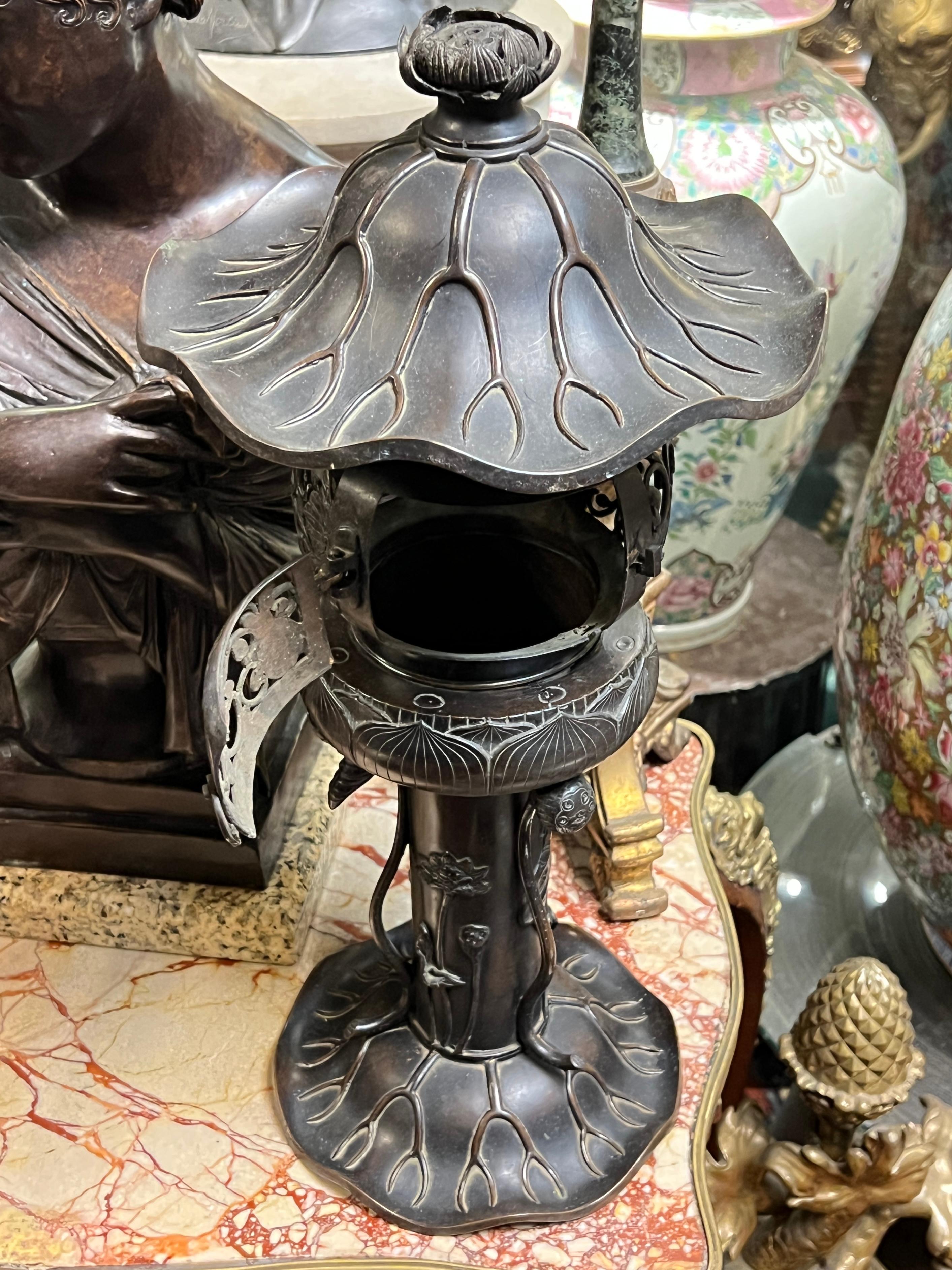 Pair 19th Century Japanese Meiji Bronze Lilly Pad Form Table Lamps For Sale 4