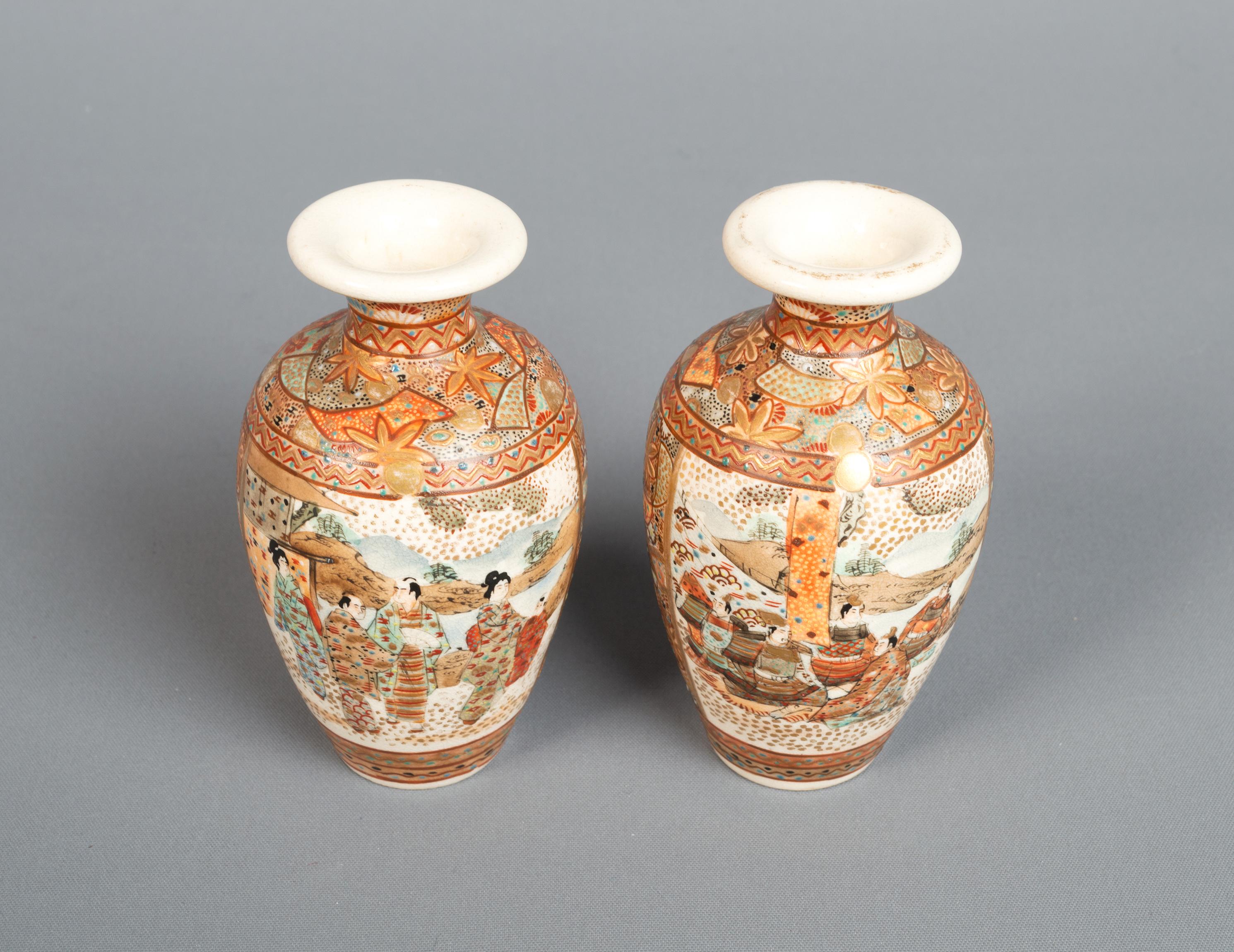 Paire de vases japonais miniatures Kutani du 19e siècle, signés de la période Meiji, C.1880  Bon état - En vente à London, GB