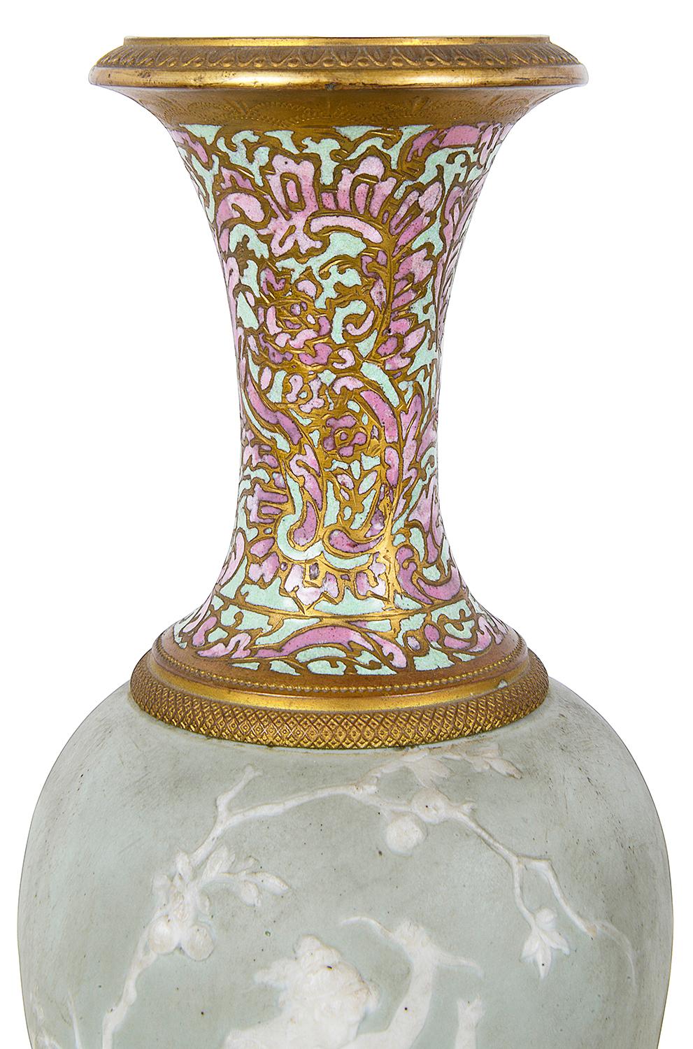 Peint à la main Paire de vases en jaspe Wedgewood + émail du 19ème siècle en vente