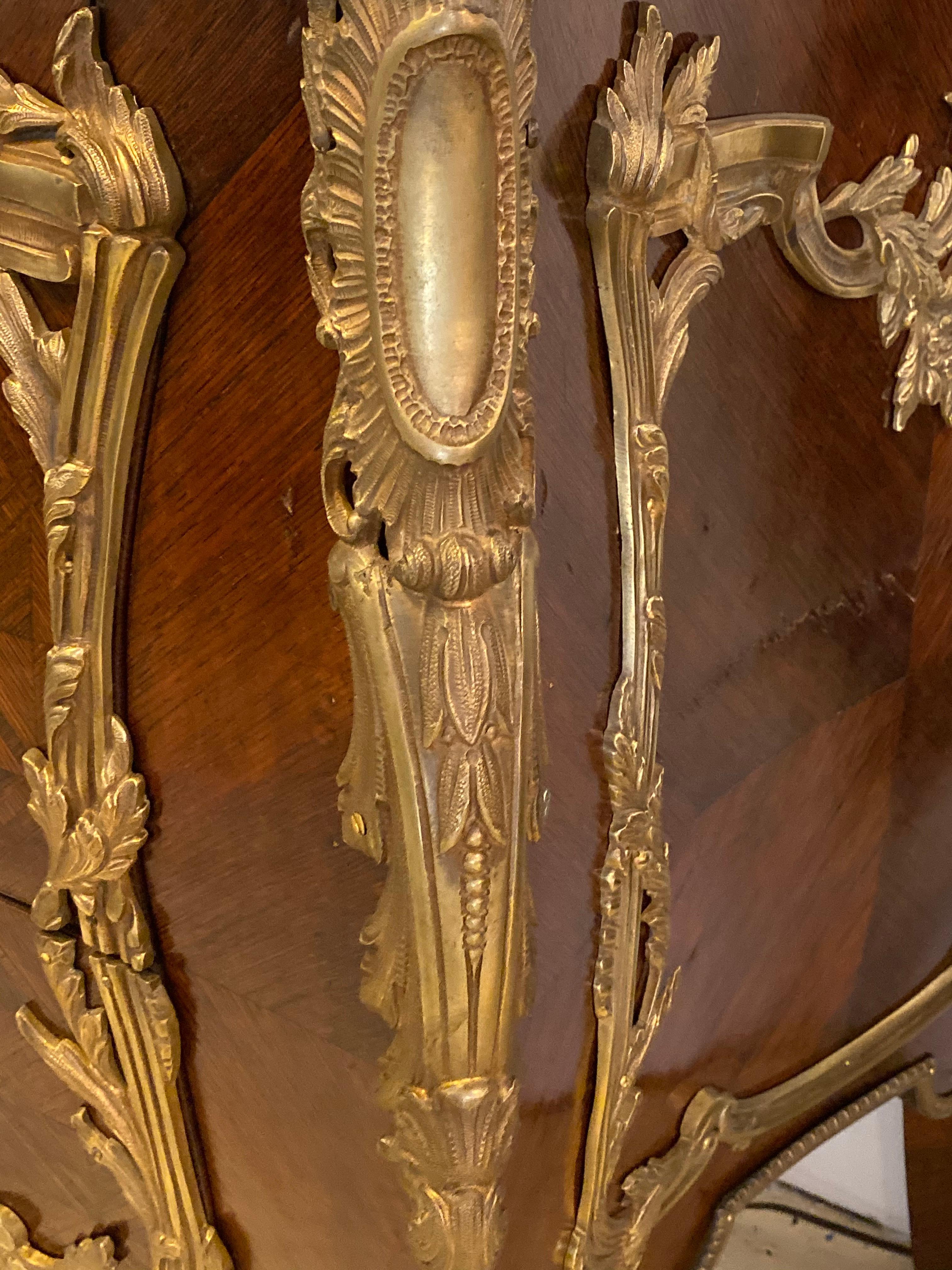 Paar Kommoden oder Truhen mit Marmorplatte aus dem 19. Jahrhundert für König und Königin im Angebot 2