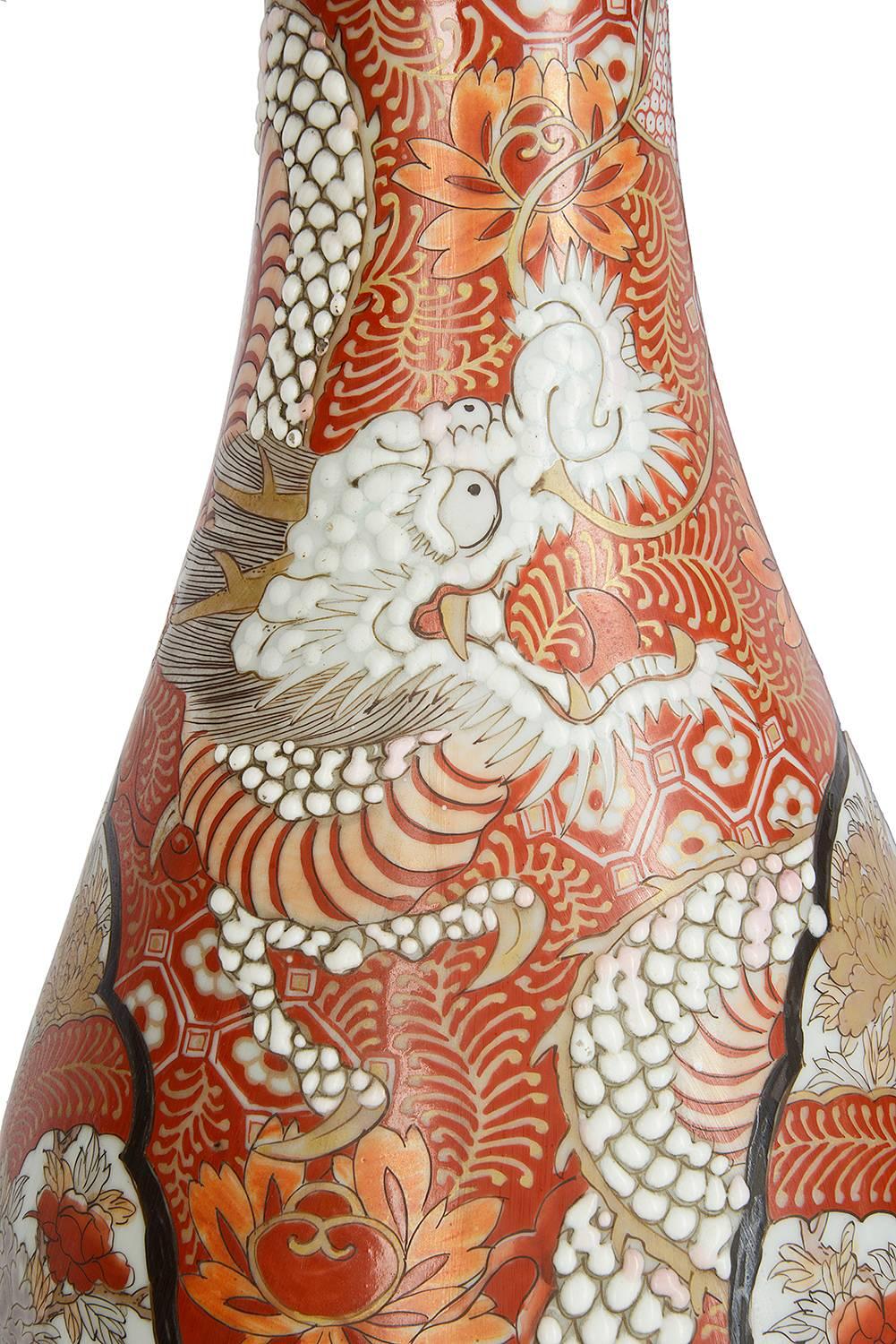 Paire de vases Kutani du 19ème siècle Bon état - En vente à Brighton, Sussex