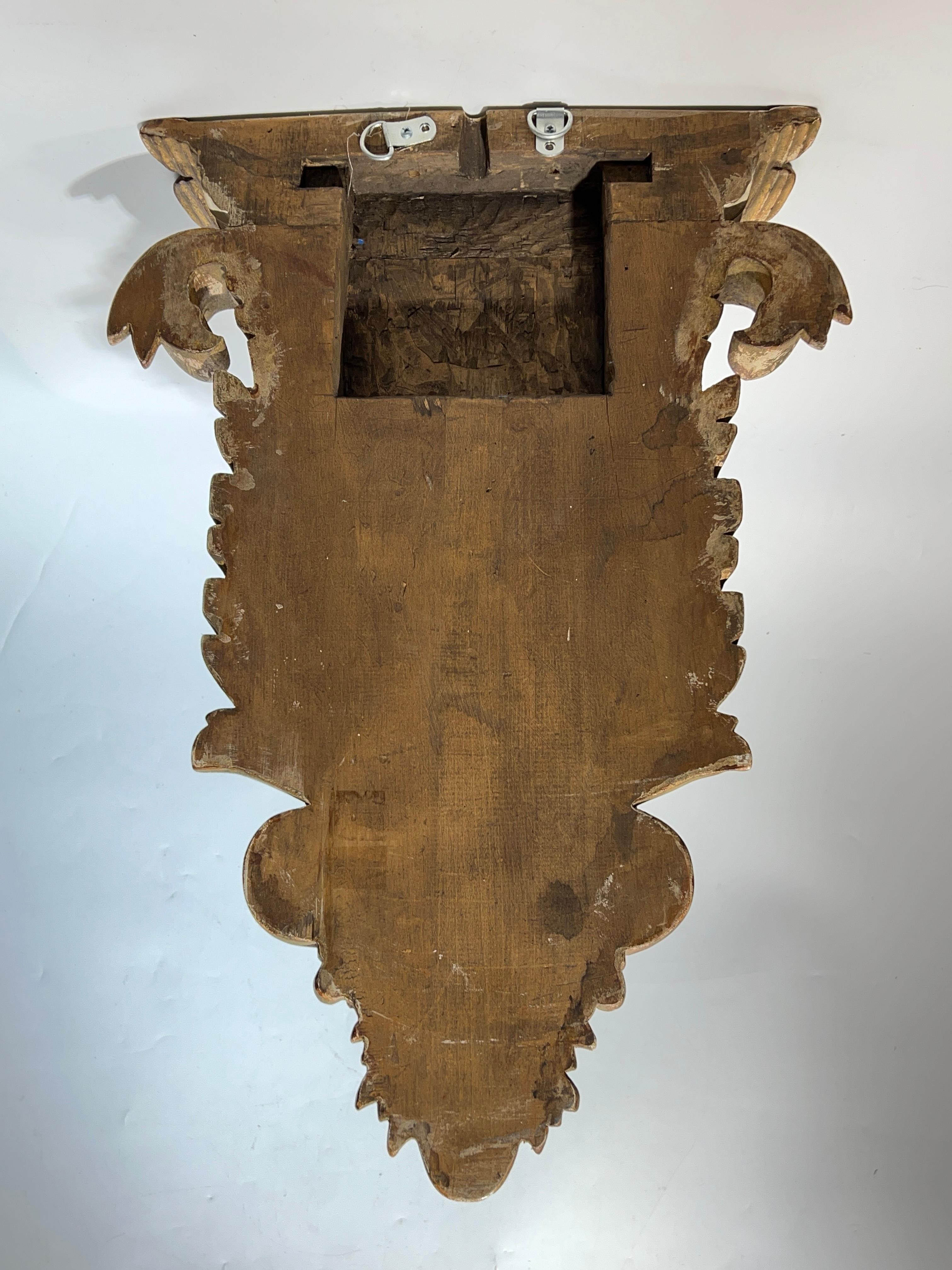 Große geschnitzte Wandhalterungen aus vergoldetem Holz im italienischen Barockstil des 19. Jahrhunderts, Paar (Italienisch) im Angebot