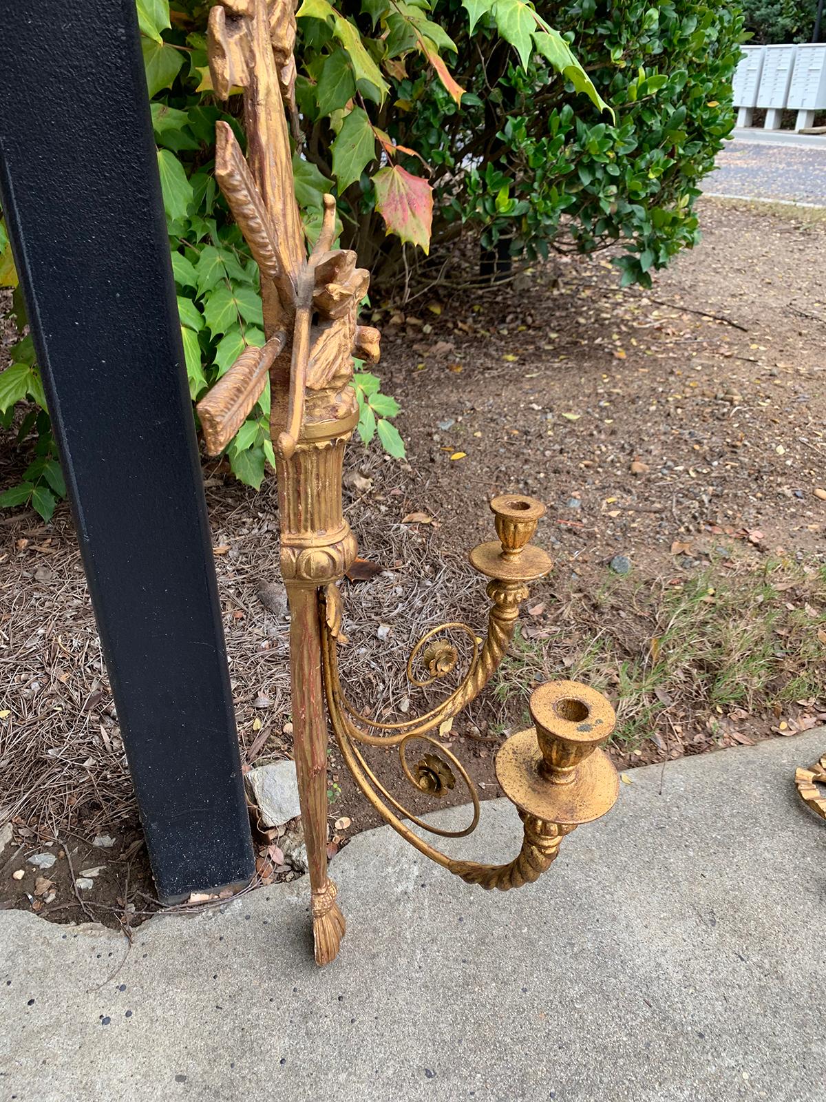 Pair of 19th Century Large Georgian Style Giltwood Eagle Sconces For Sale 1