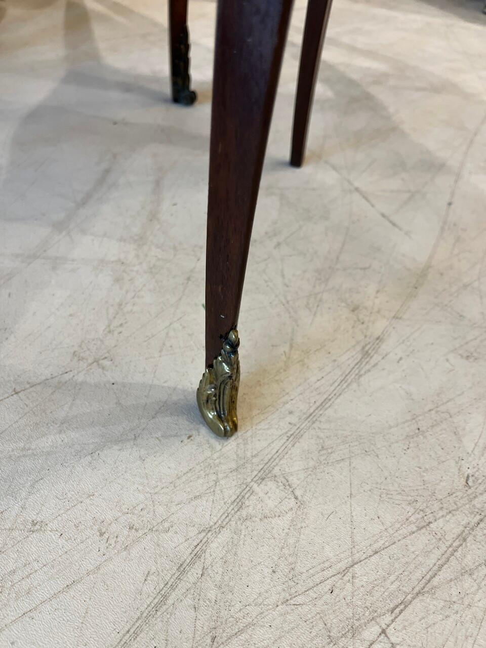Paire de tables de nuit de style Louis XV du 19ème siècle en vente 4