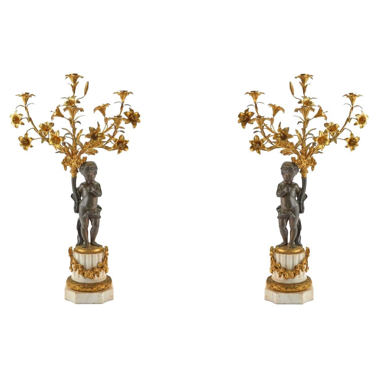 Paire de candélabres figuratifs Louis XVI du 19ème siècle en bronze patiné et doré et marbre en vente