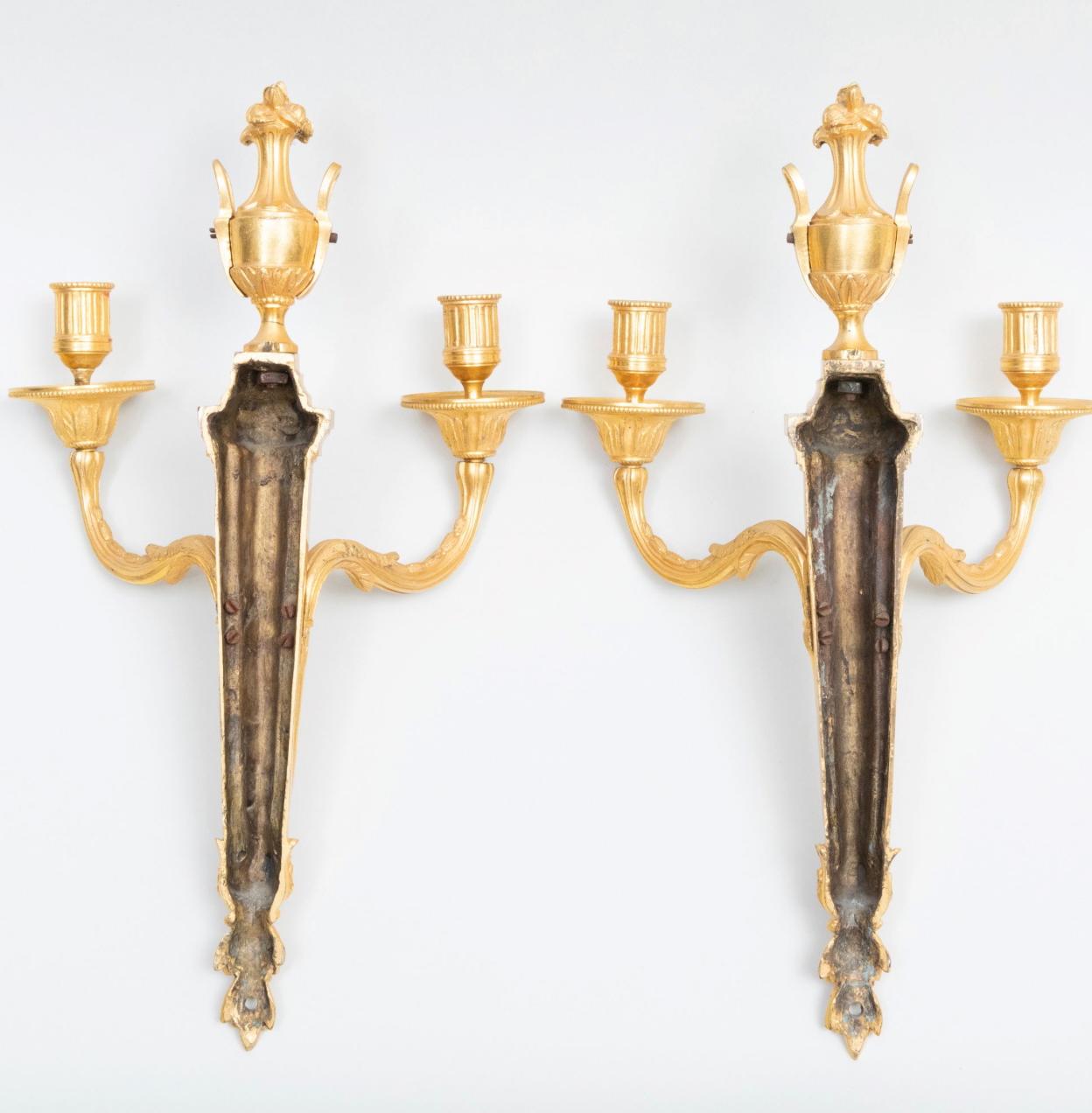 Pareja de apliques de bronce dorado estilo Luis XVI del siglo XIX en Bueno estado para la venta en Santa Barbara, CA